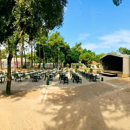 A Avec Piscine Partagee Holiday home